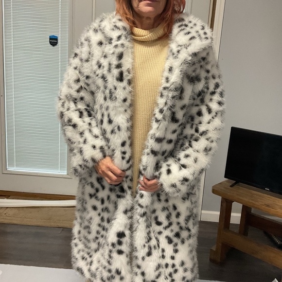 NWT Snow Leopard Faux Fur Plus Size Coat L - Picture 14 of 14